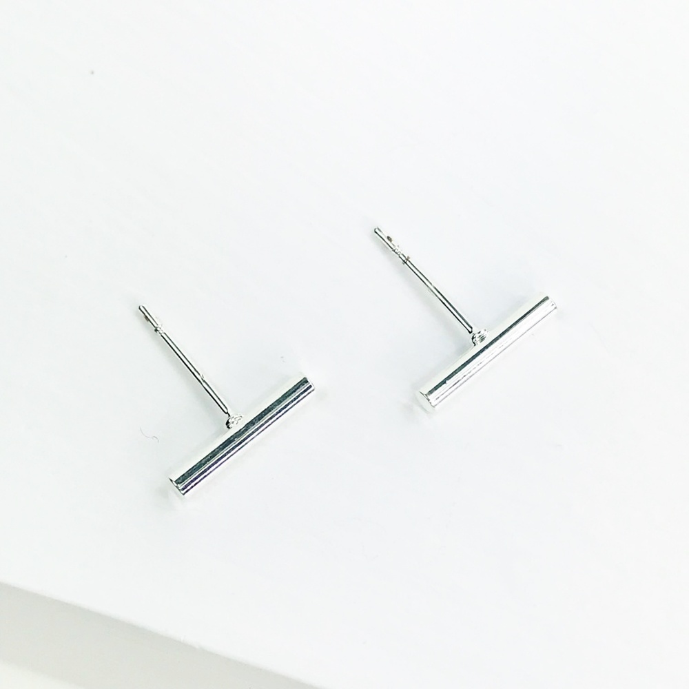 Bar Stud Earrings in Silver - Picture 4 of 7
